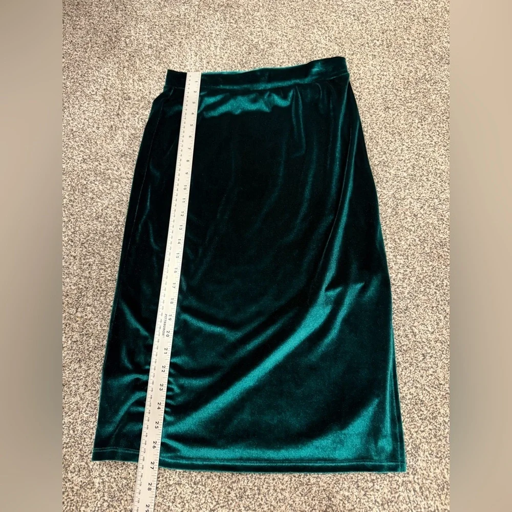 Stunning Halogen Emerald Green Velvet Midi Skirt Feminine Holiday Festive Party